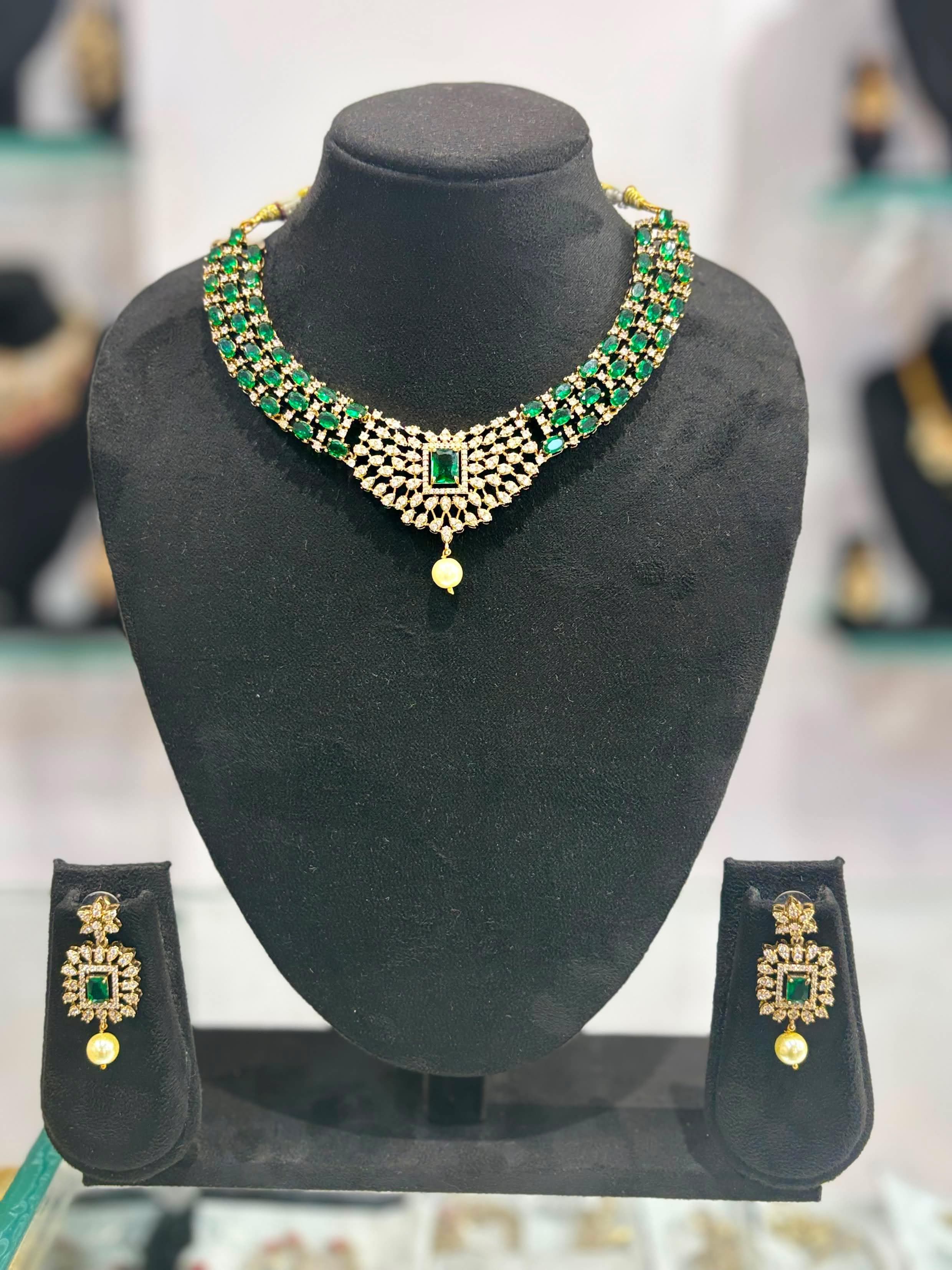 Emerald Majesty Choker Set